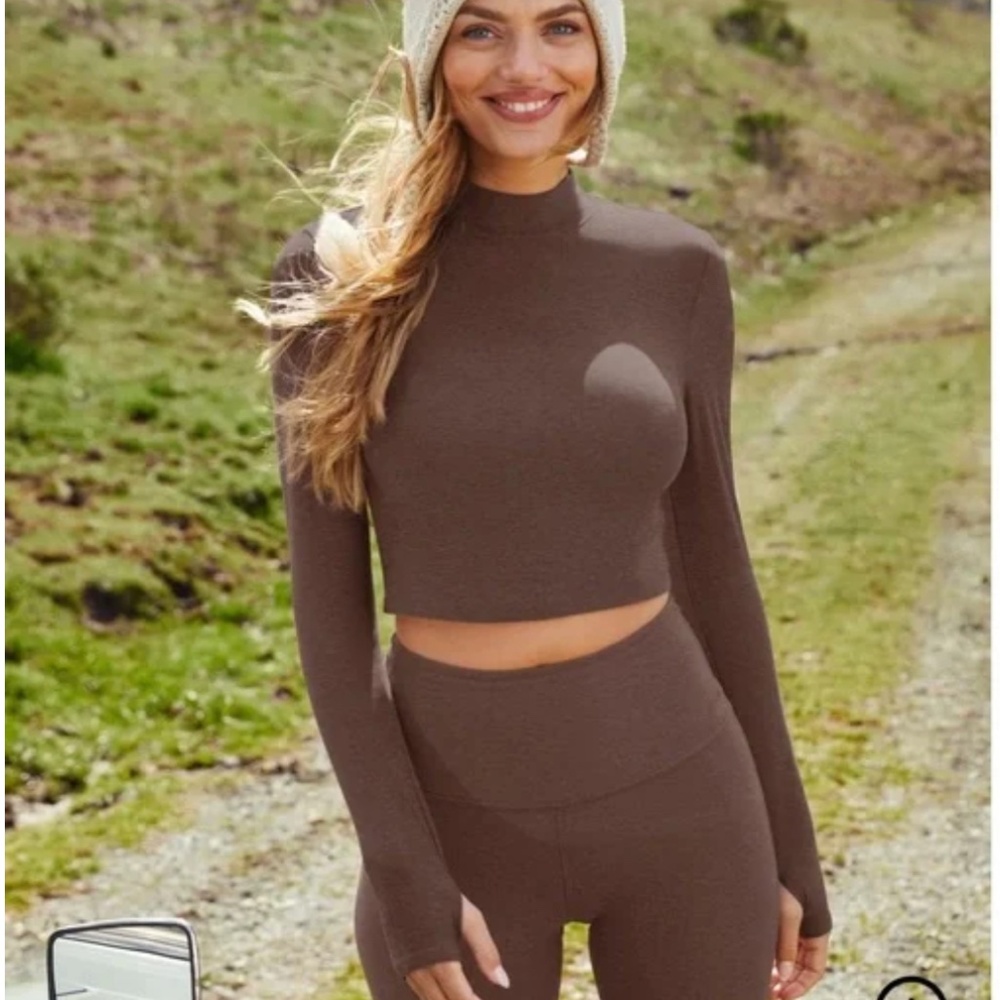 Featherweight Moving On Cropped Pullover